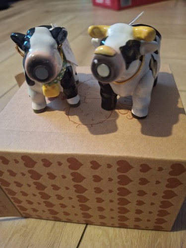 Collectable salt pepper cow - &,