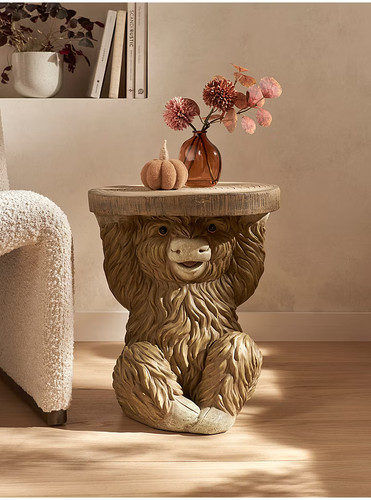 Brown highland cow side - highland, table